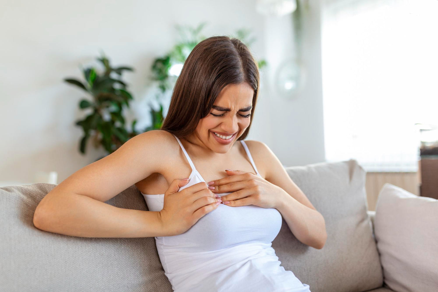 Dolor de pechos 15 días antes de la menstruación: causas y soluciones